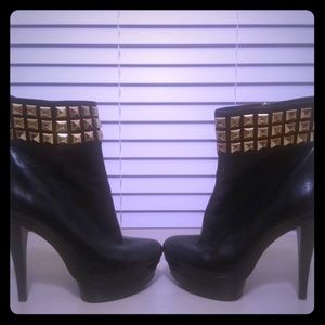 Heeled boots